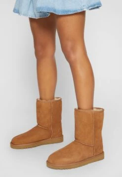 Ugg Classic Short - Korte Laarzen - Chestnut