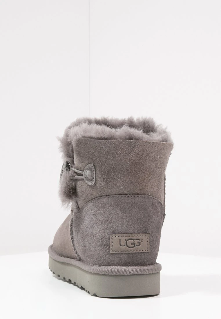 Ugg Mini Bailey Button - Korte Laarzen - Grey - Afbeelding 4